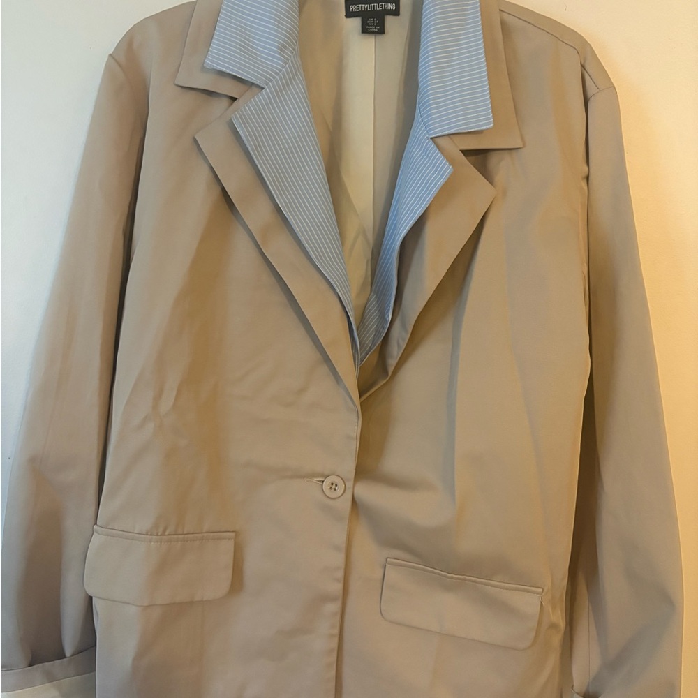 PrettyLittleThing Beige Blazer with Blue Accents